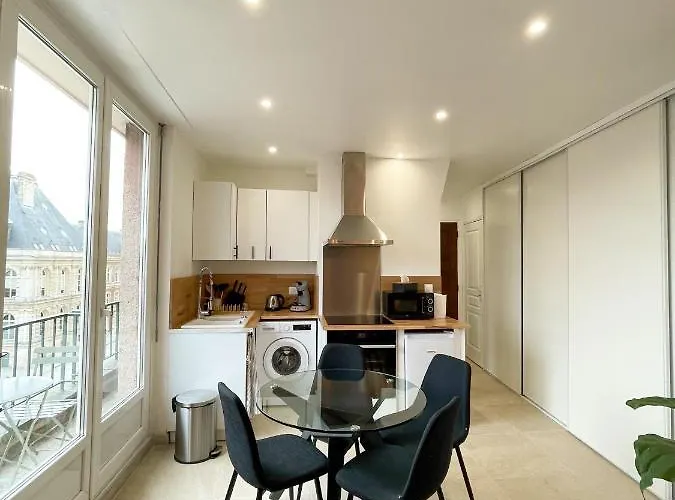 Daire Hyper Centre, Balcon, Emplacement & Vue Incroyable, Spacieux *